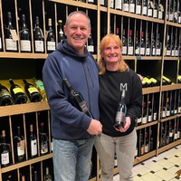 👋 Jean-Luc Isnard du Domaine Solence (Mazan) qui nous a fait la jolie surprise de passer au magasin !

.
.
#maisonmoga #islesurlasorgue #rencontreproducteurs #vaucluse #provence #caviste #caveavin