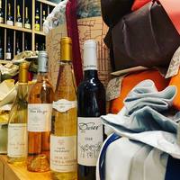 AUJOURD’HUI 🤗 : DÉGUSTATION à la Maison Moga de Panettones siciliens & une joli sélection de liquoreux ! 💛🎄✨🎁

☎️04 84 51 07 34
💻shop.maisonmoga.fr